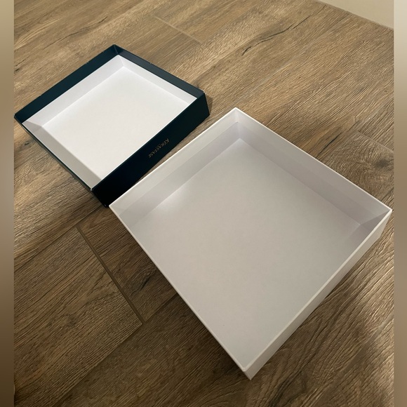 Blue Kerastase Box - Picture 3 of 3